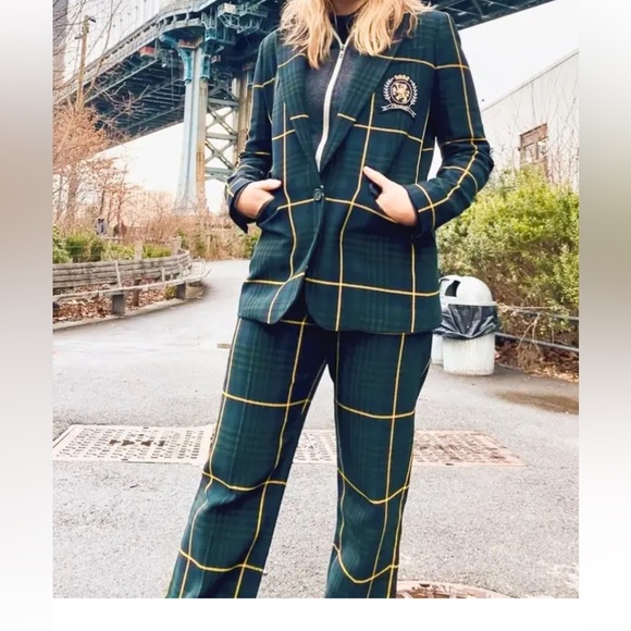 Tommy Hill Blazer, perfect for the holidays perfect color for the right season - Picture 9 of 17